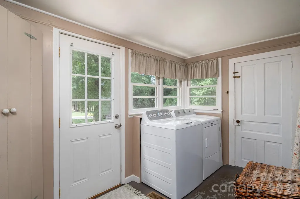 306 W Old Post Road Cherryville NC 28021