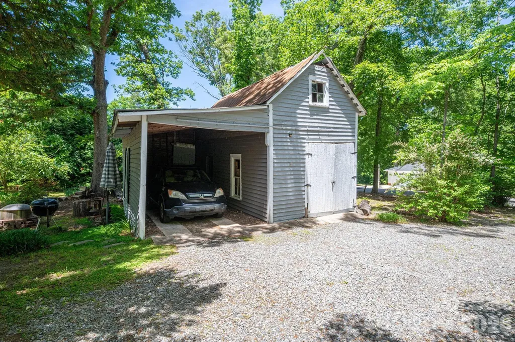306 W Old Post Road Cherryville NC 28021