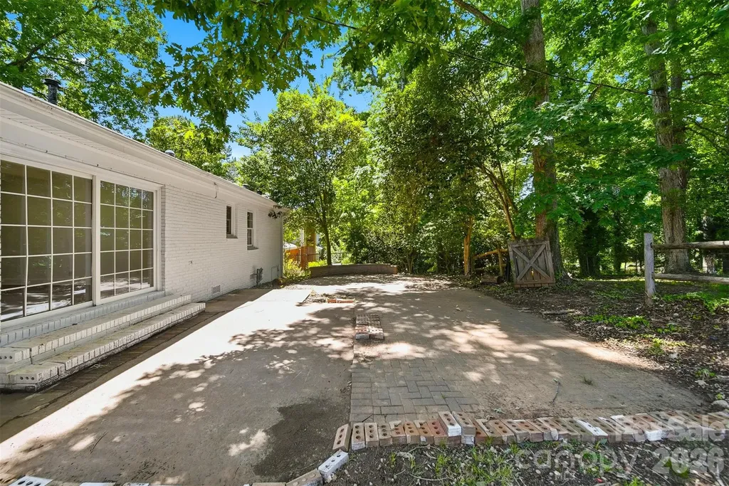 1409 Woodberry Road Charlotte NC 28212
