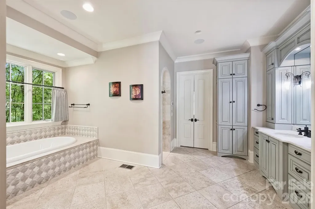 4901 Carmel Park Drive Charlotte NC 28226