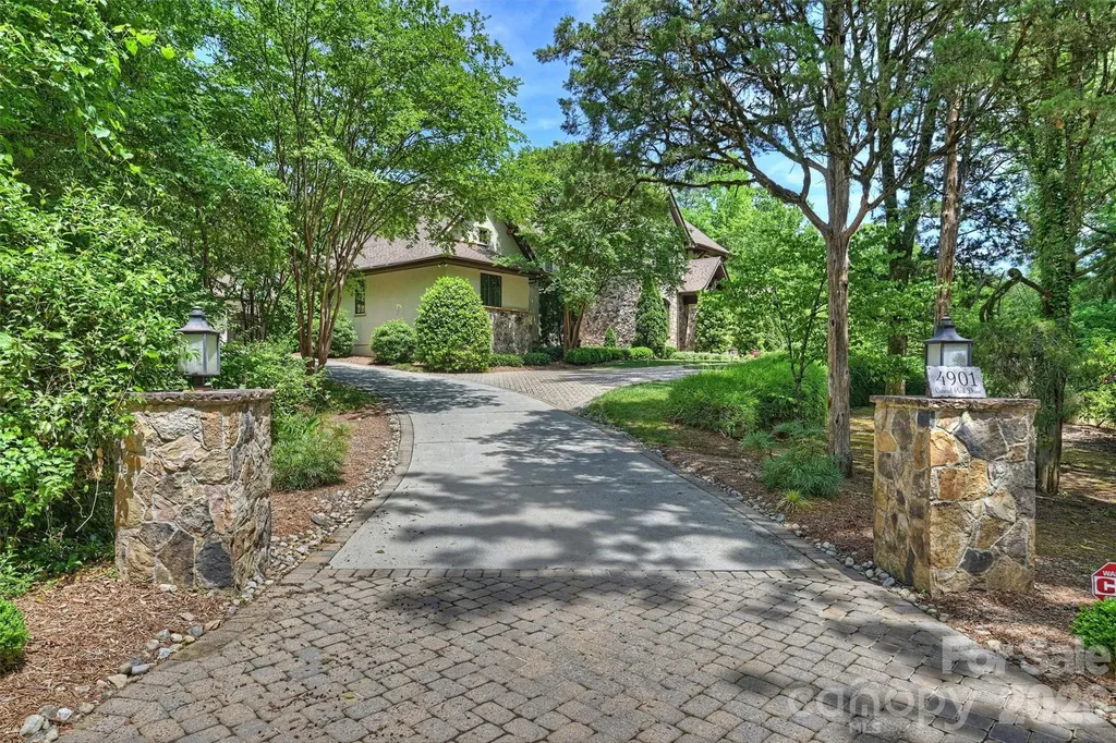 4901 Carmel Park Drive Charlotte NC 28226