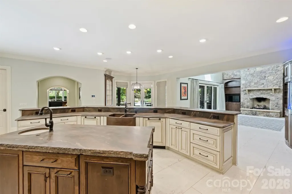 4901 Carmel Park Drive Charlotte NC 28226
