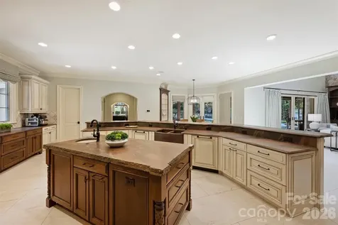 4901 Carmel Park Drive Charlotte NC 28226