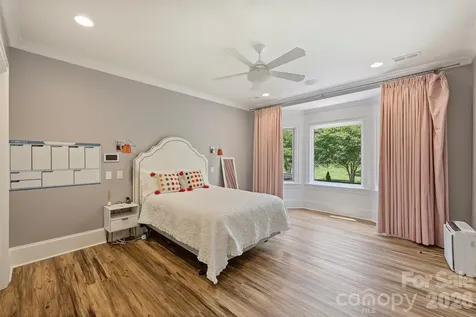 4901 Carmel Park Drive Charlotte NC 28226