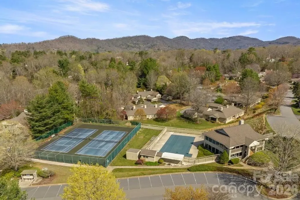 2401 Abbey Circle Asheville NC 28805