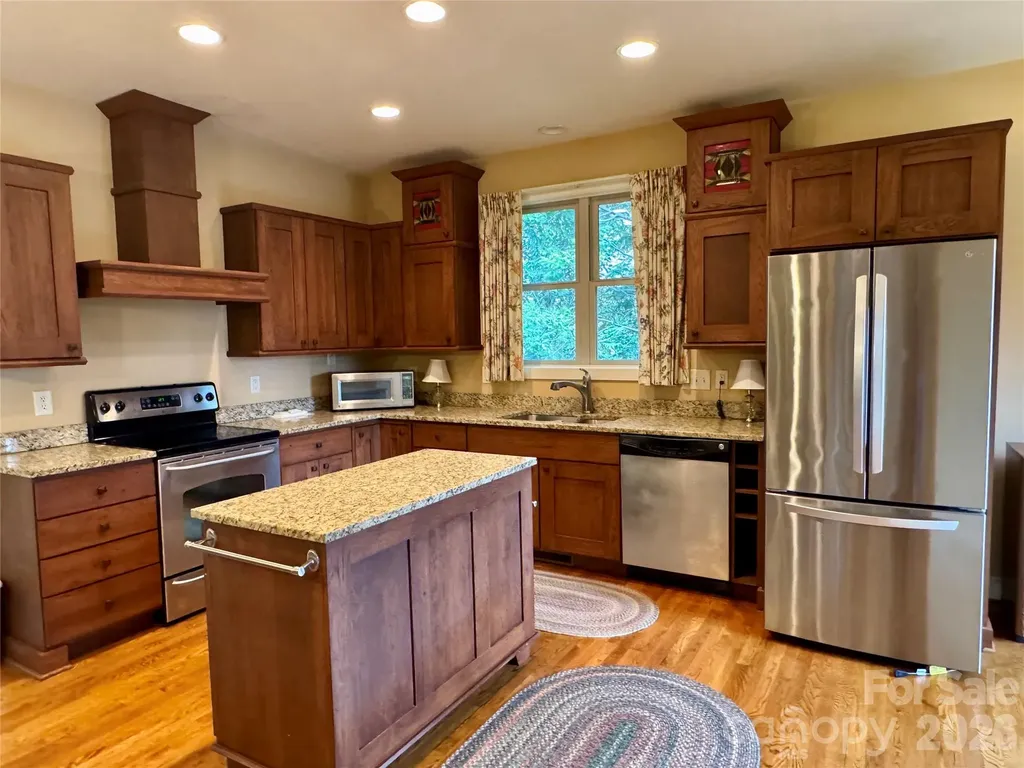 894 Dunroy Drive Hendersonville NC 28739