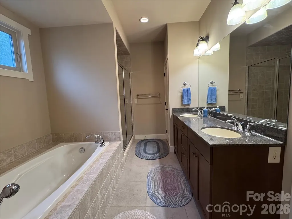 894 Dunroy Drive Hendersonville NC 28739