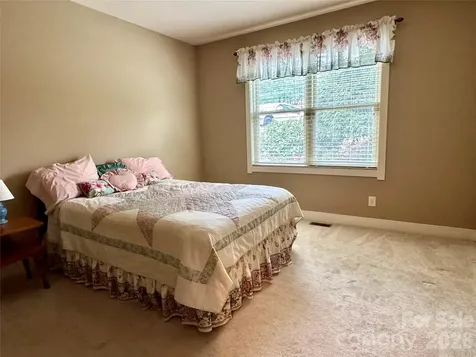 894 Dunroy Drive Hendersonville NC 28739