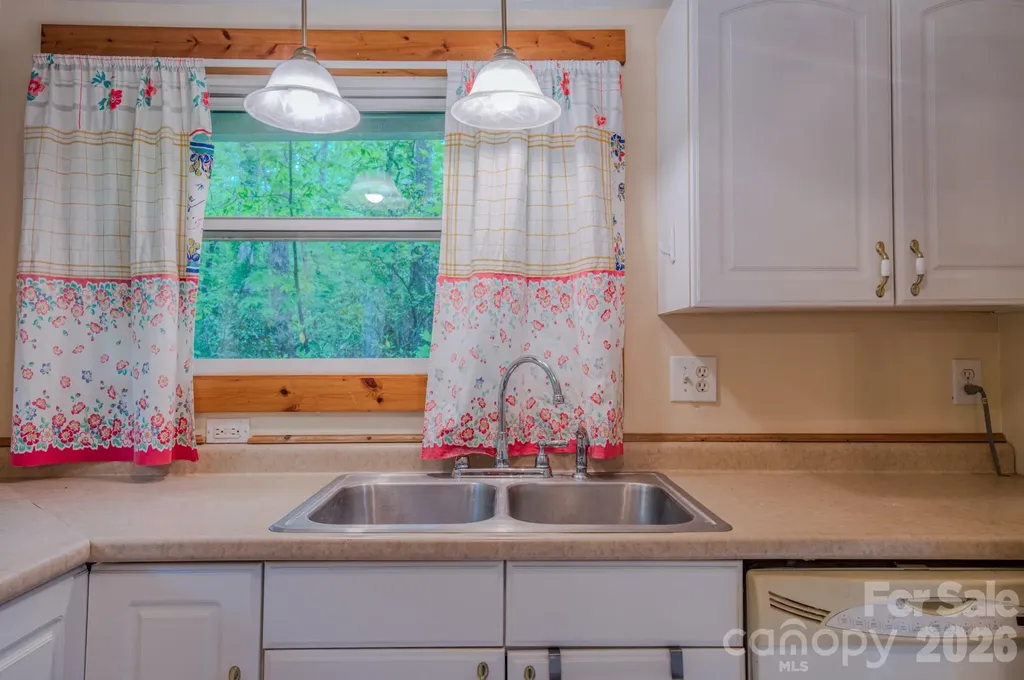 24 Moore Circle Black Mountain NC 28711