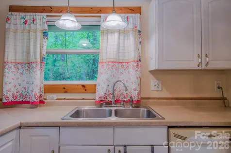 24 Moore Circle Black Mountain NC 28711