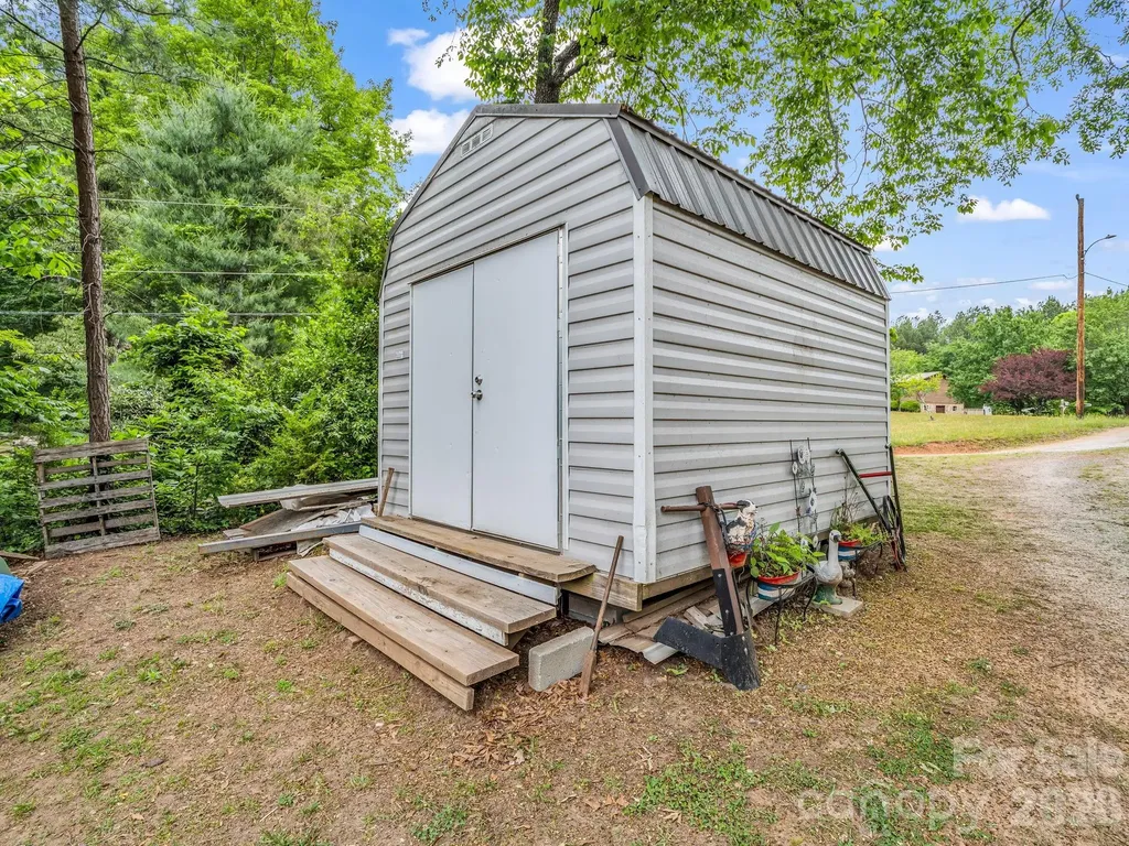 408 Hollis Road Ellenboro NC 28040