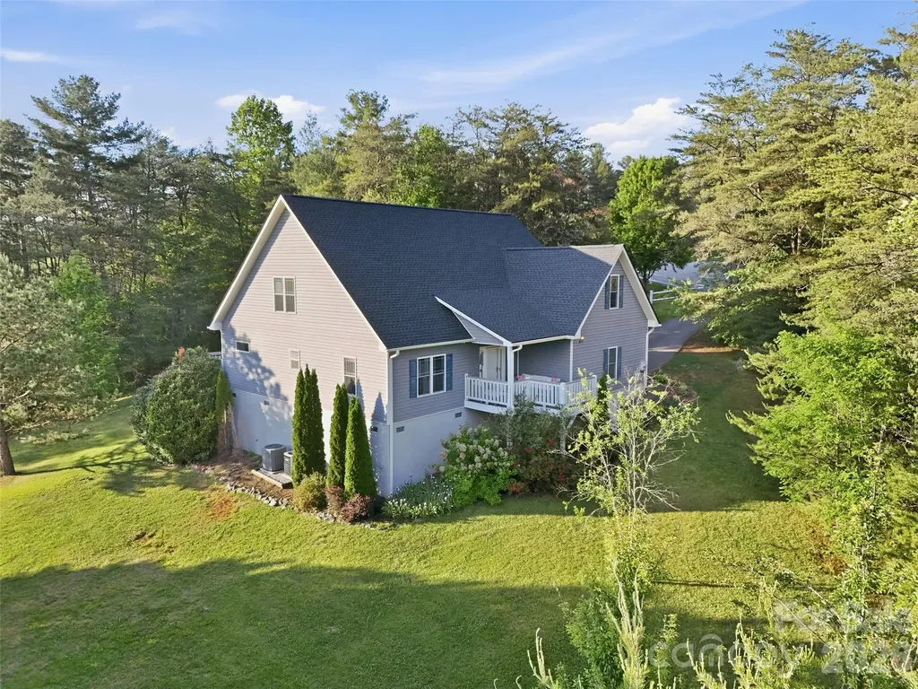 16 Lancaster Lane Weaverville NC 28787
