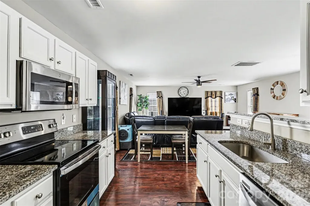 306 Cayman Way Charlotte NC 28217