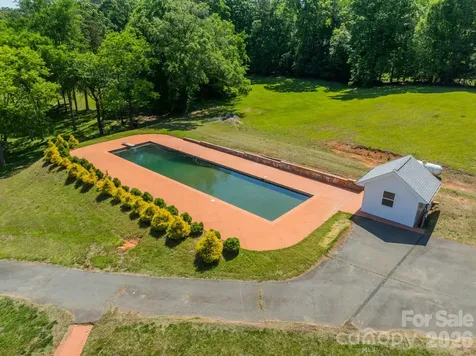 4030 Oak Hollow Lane Harrisburg NC 28075