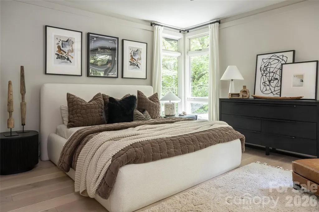 15 Hunters Way Asheville NC 28804