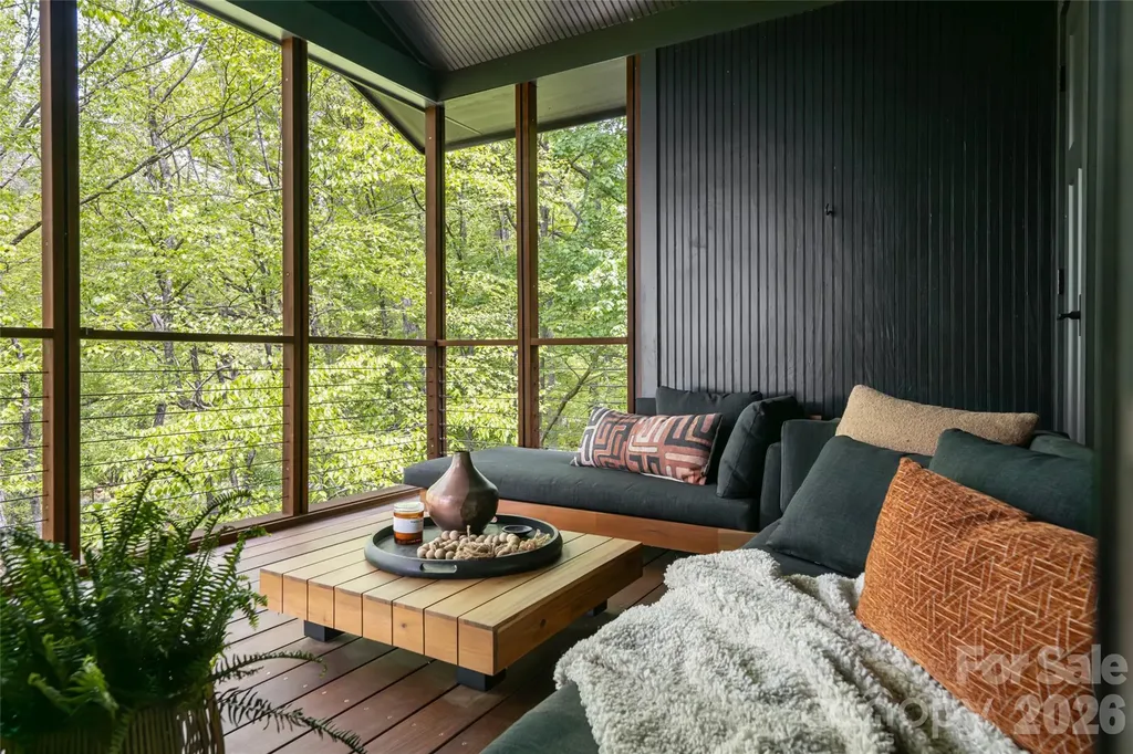 15 Hunters Way Asheville NC 28804