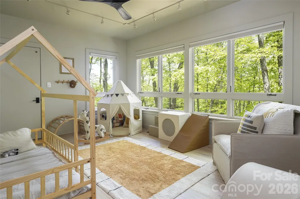 15 Hunters Way Asheville NC 28804