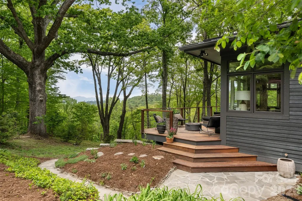 15 Hunters Way Asheville NC 28804