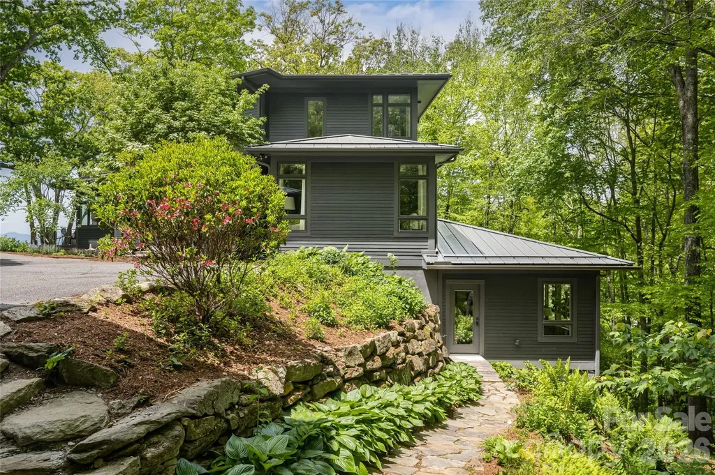 15 Hunters Way Asheville NC 28804