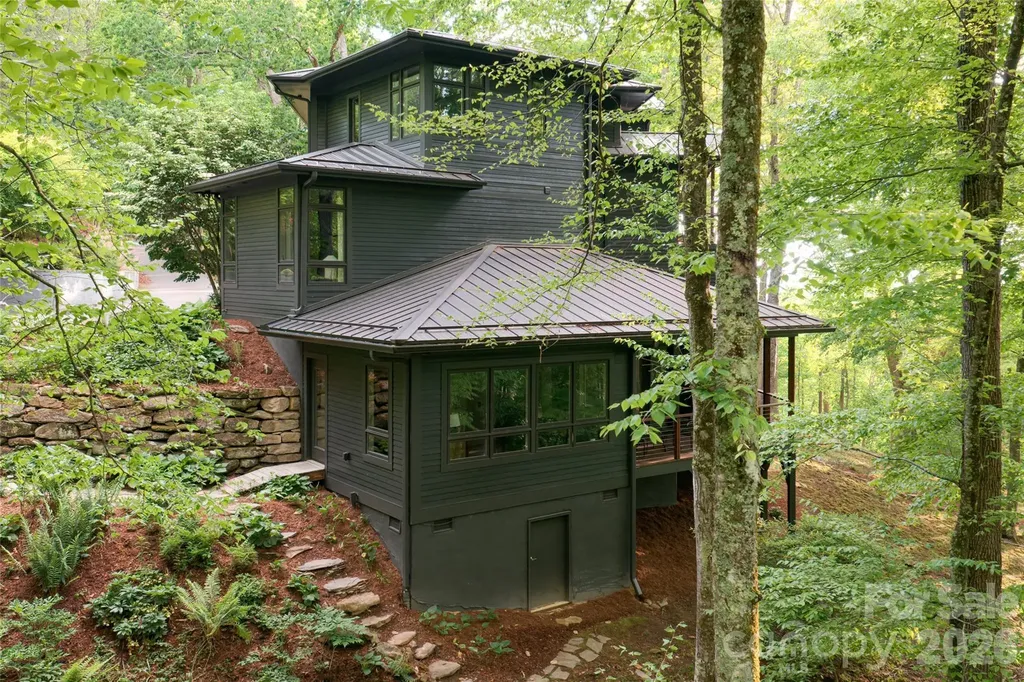 15 Hunters Way Asheville NC 28804