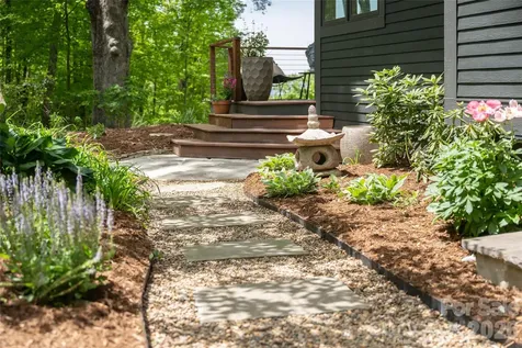 15 Hunters Way Asheville NC 28804