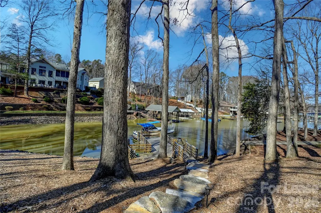 280 Lakeview Shores Loop Mooresville NC 28117