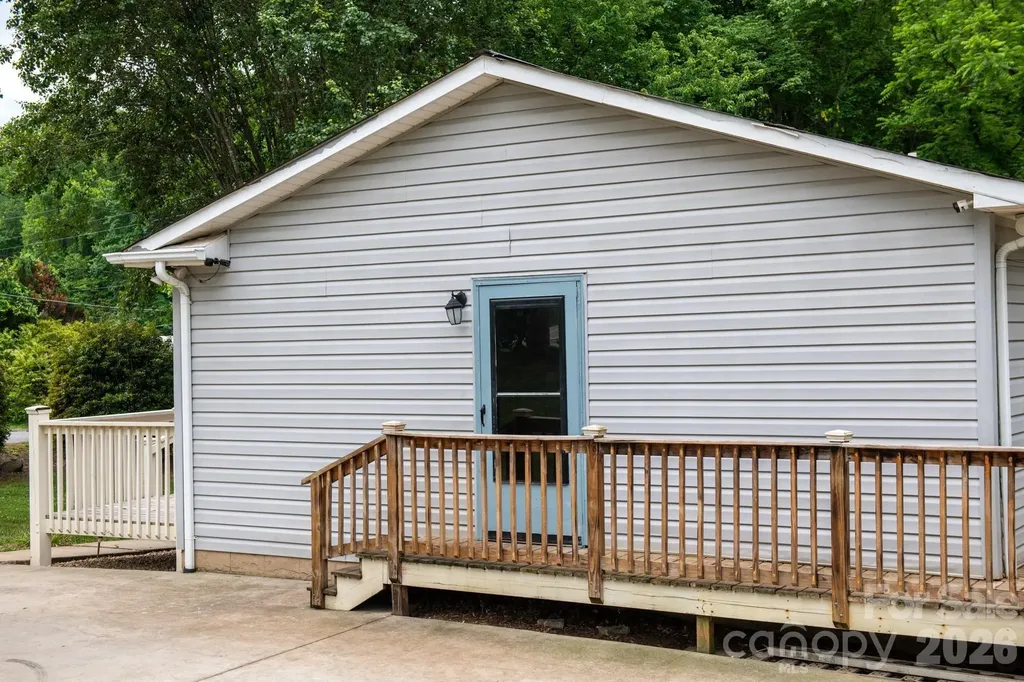 2308 Walt Arney Road Lenoir NC 28645