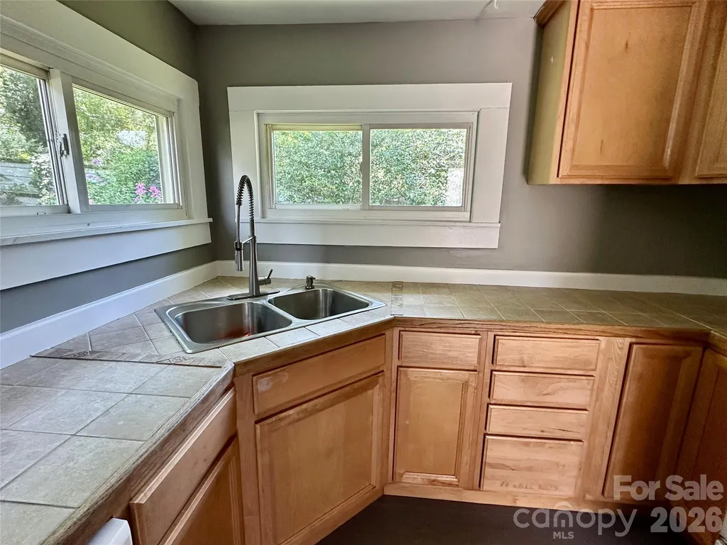 12 Penley Avenue Asheville NC 28804