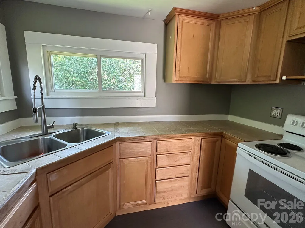 12 Penley Avenue Asheville NC 28804