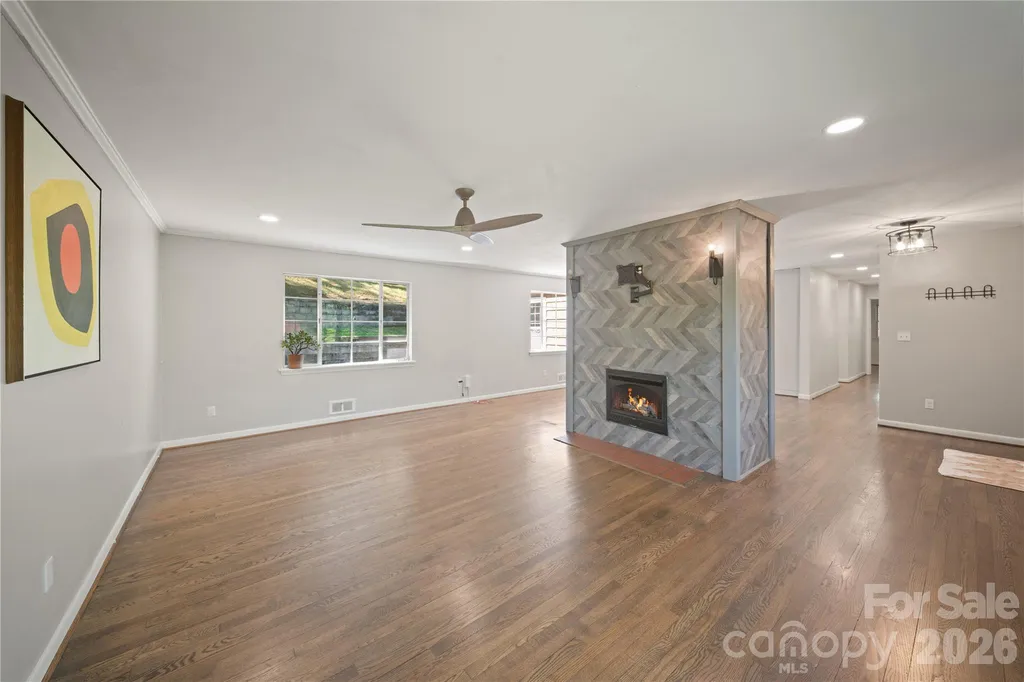 24 Warwick Place Asheville NC 28804