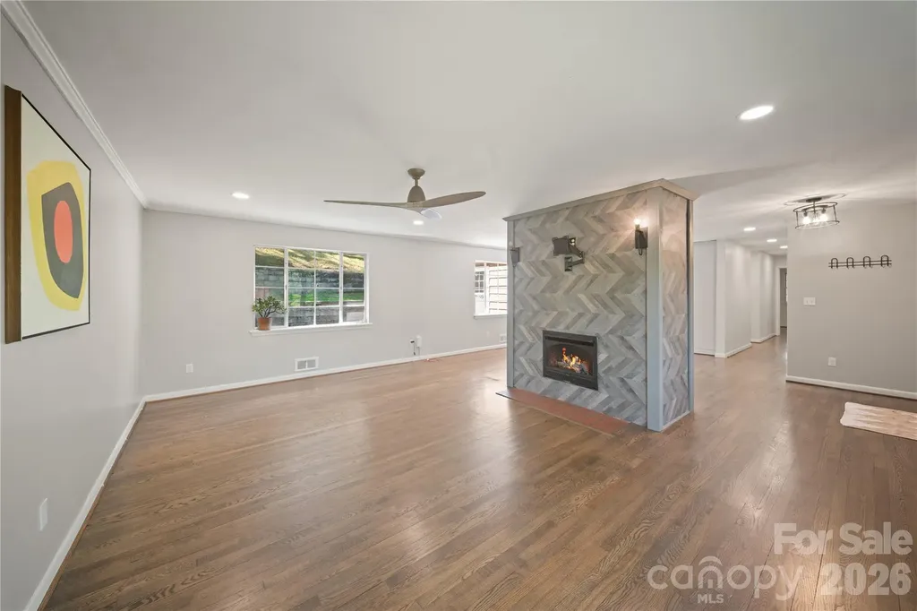 24 Warwick Place Asheville NC 28804