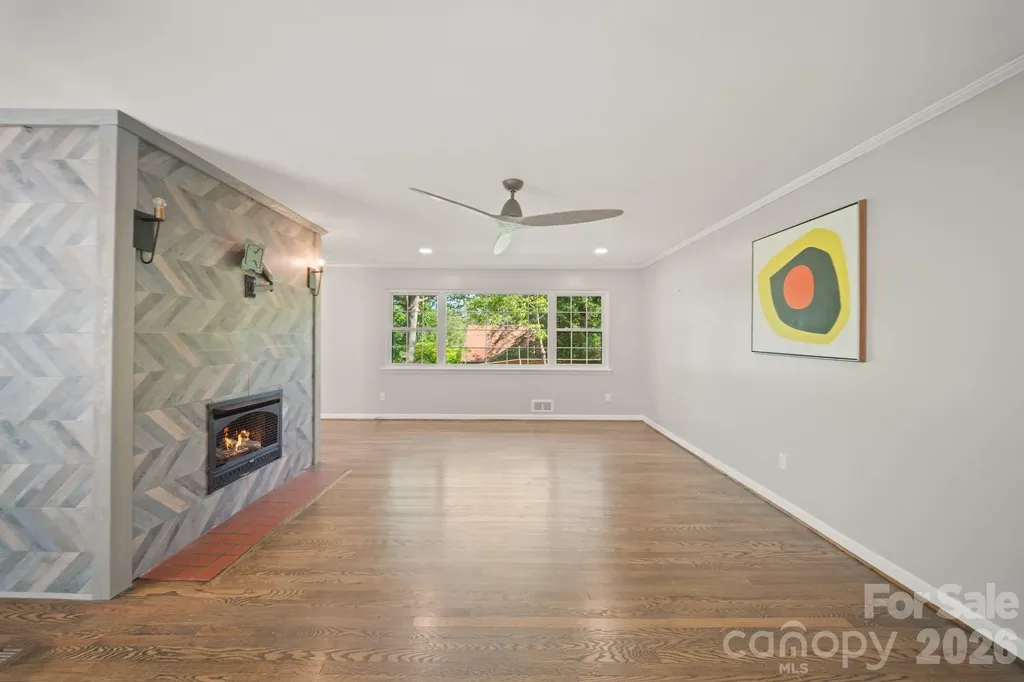 24 Warwick Place Asheville NC 28804