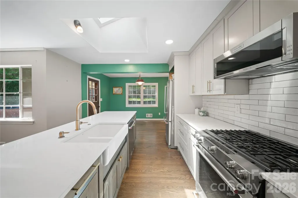 24 Warwick Place Asheville NC 28804