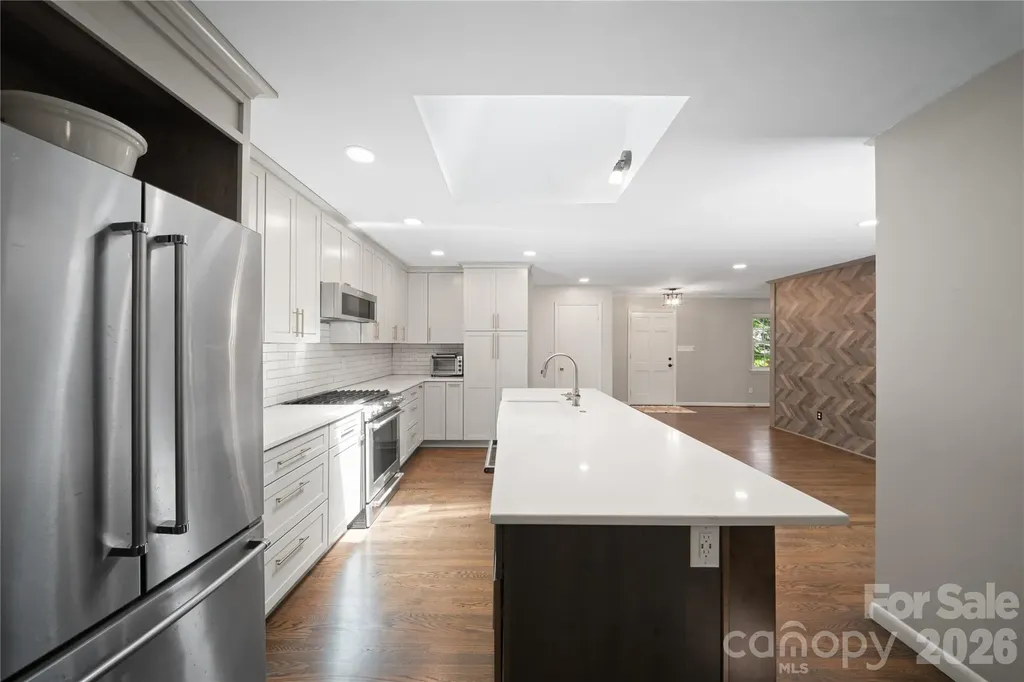 24 Warwick Place Asheville NC 28804