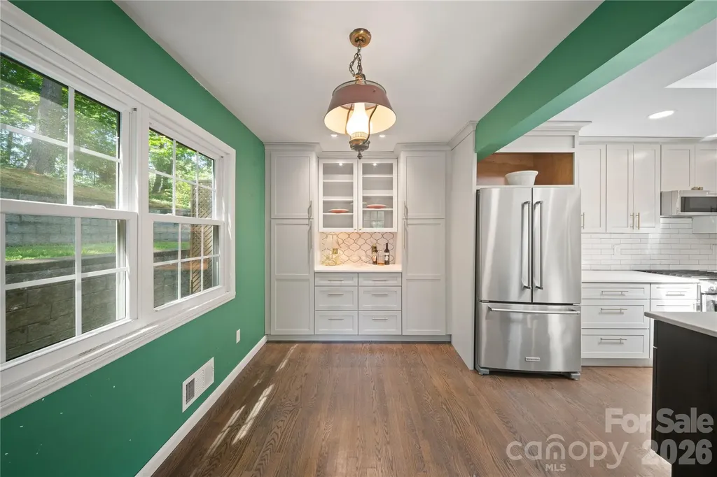 24 Warwick Place Asheville NC 28804