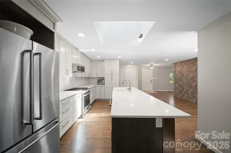 24 Warwick Place Asheville NC 28804