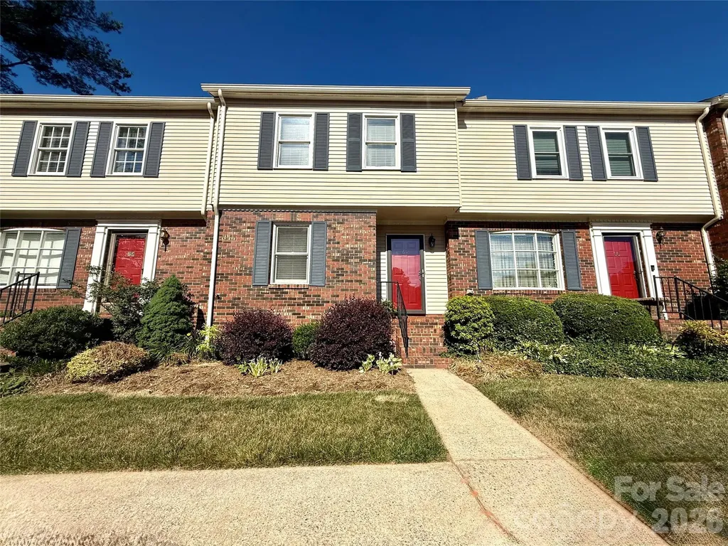 2705 North Center Street NW Hickory NC 28601