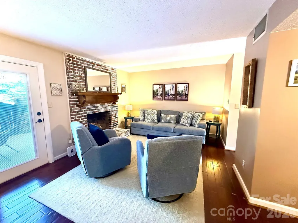 2705 North Center Street NW Hickory NC 28601