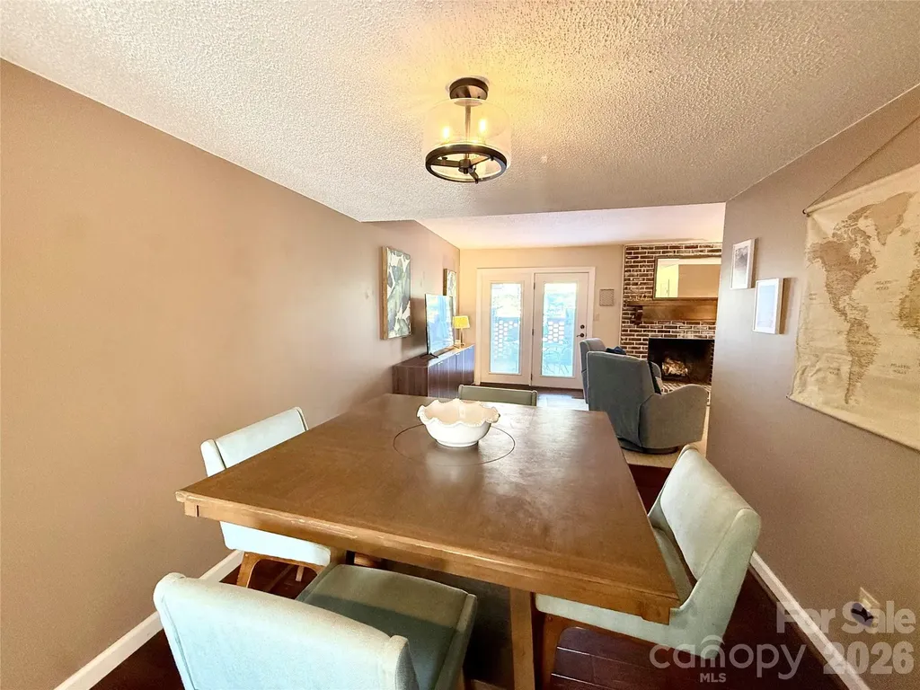 2705 North Center Street NW Hickory NC 28601