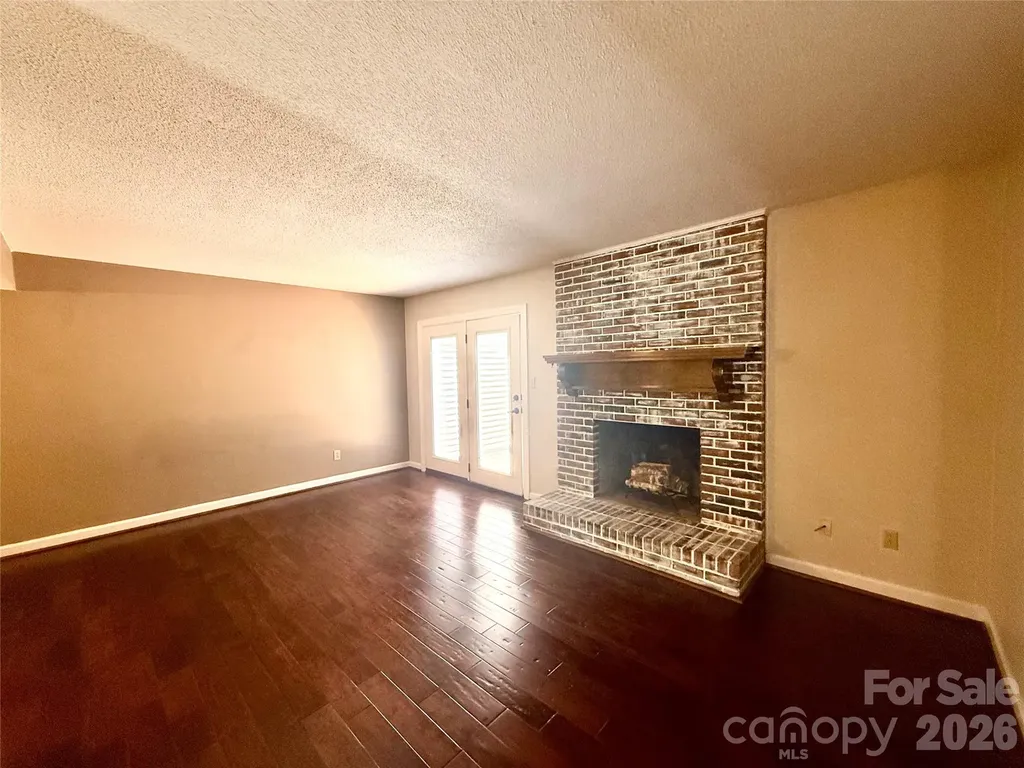 2705 North Center Street NW Hickory NC 28601
