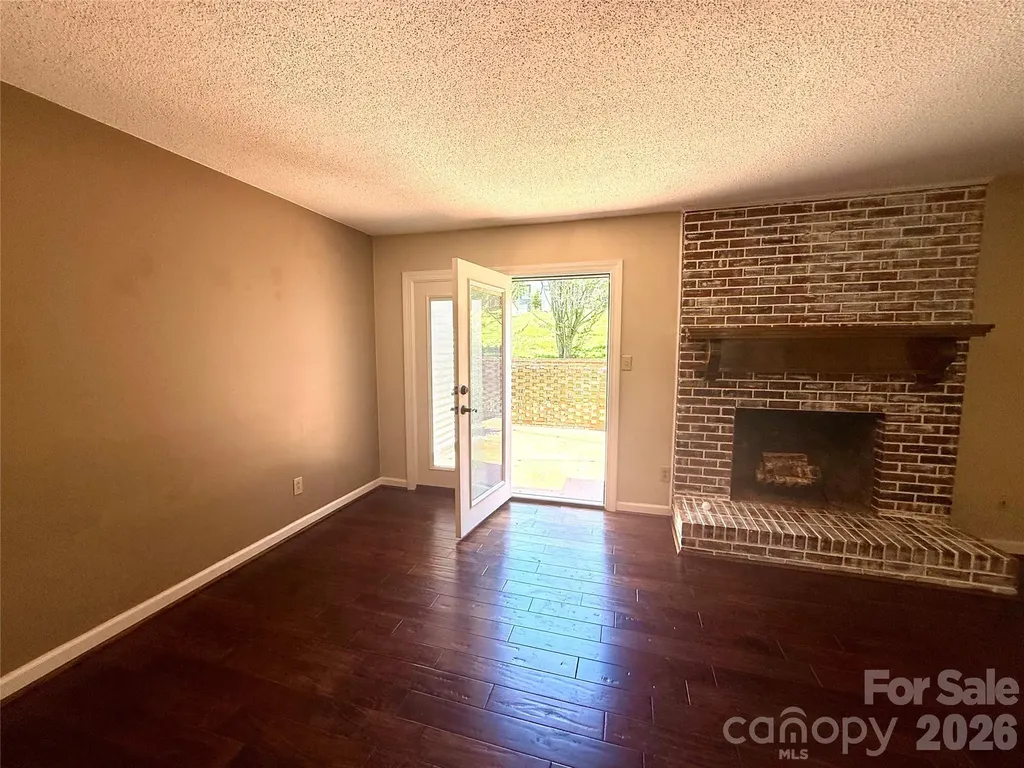 2705 North Center Street NW Hickory NC 28601