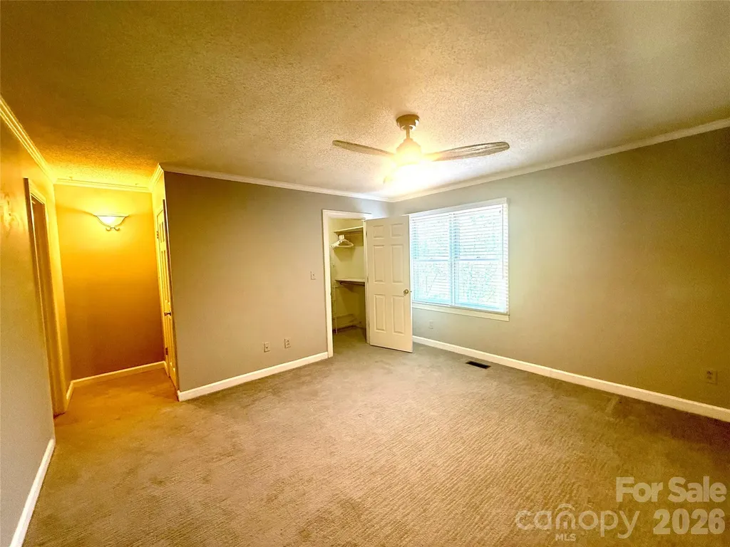 2705 North Center Street NW Hickory NC 28601