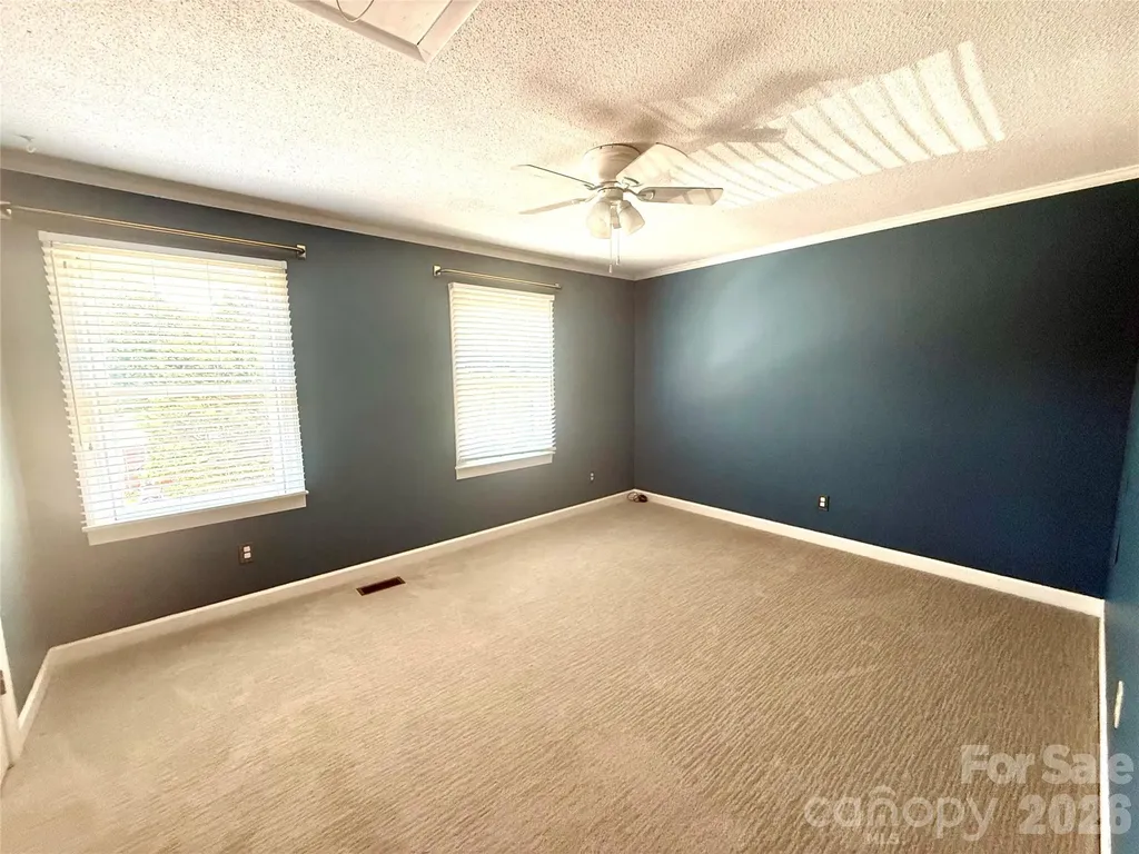 2705 North Center Street NW Hickory NC 28601