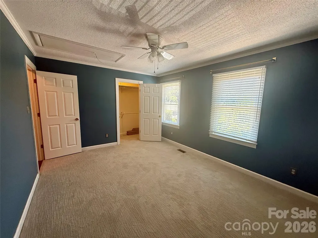 2705 North Center Street NW Hickory NC 28601