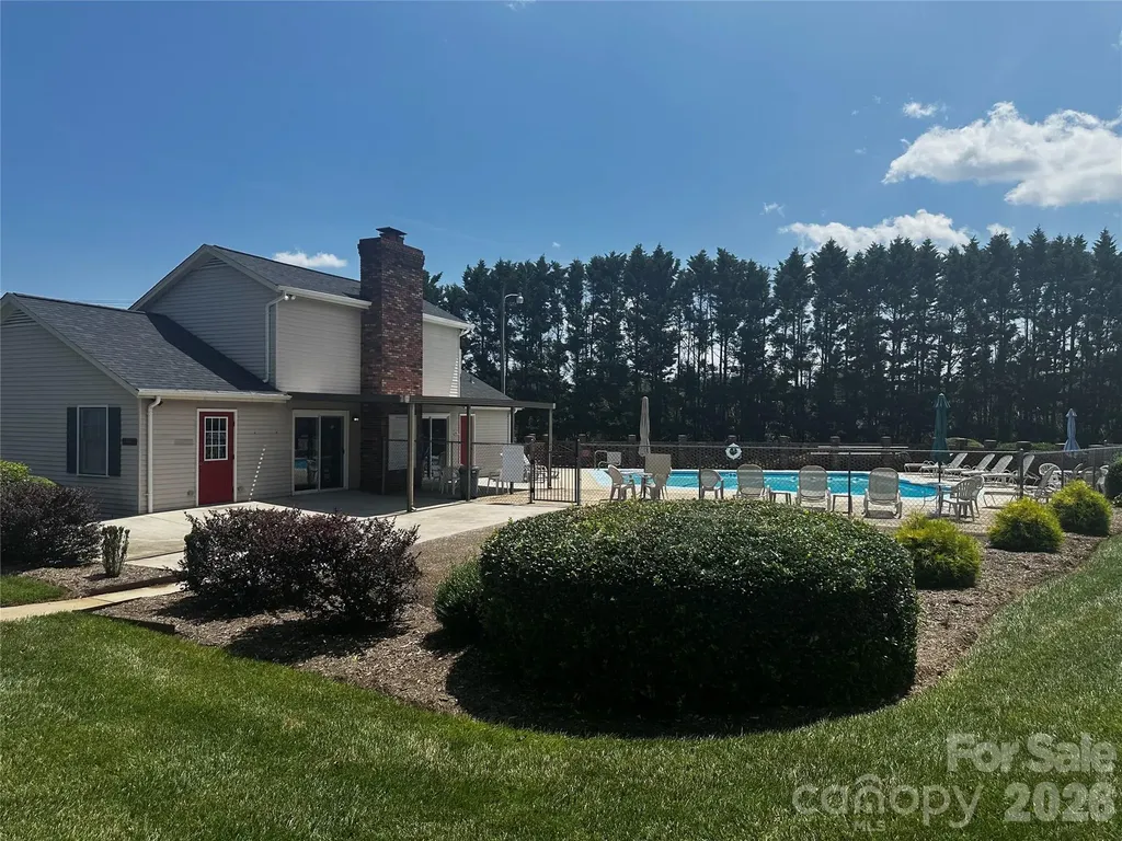 2705 North Center Street NW Hickory NC 28601