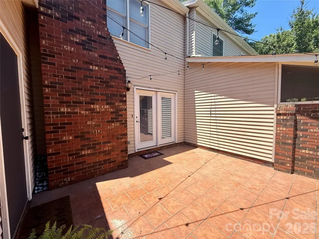 2705 North Center Street NW Hickory NC 28601