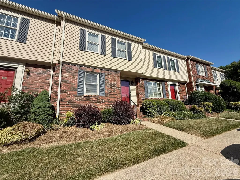 2705 North Center Street NW Hickory NC 28601