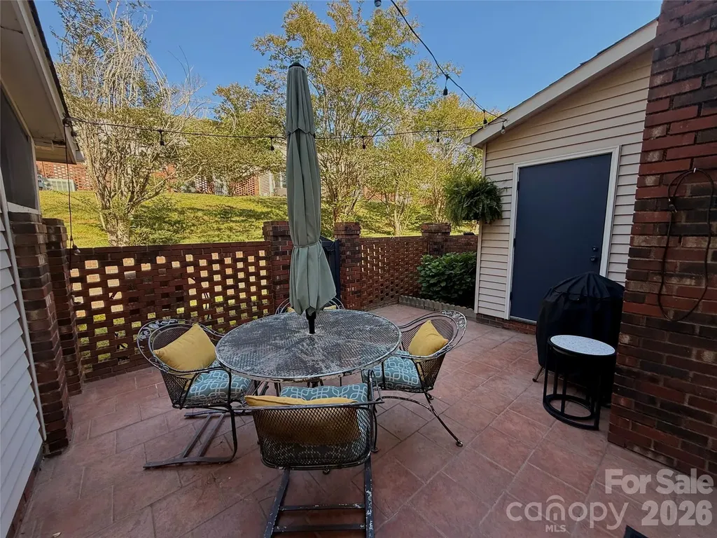 2705 North Center Street NW Hickory NC 28601
