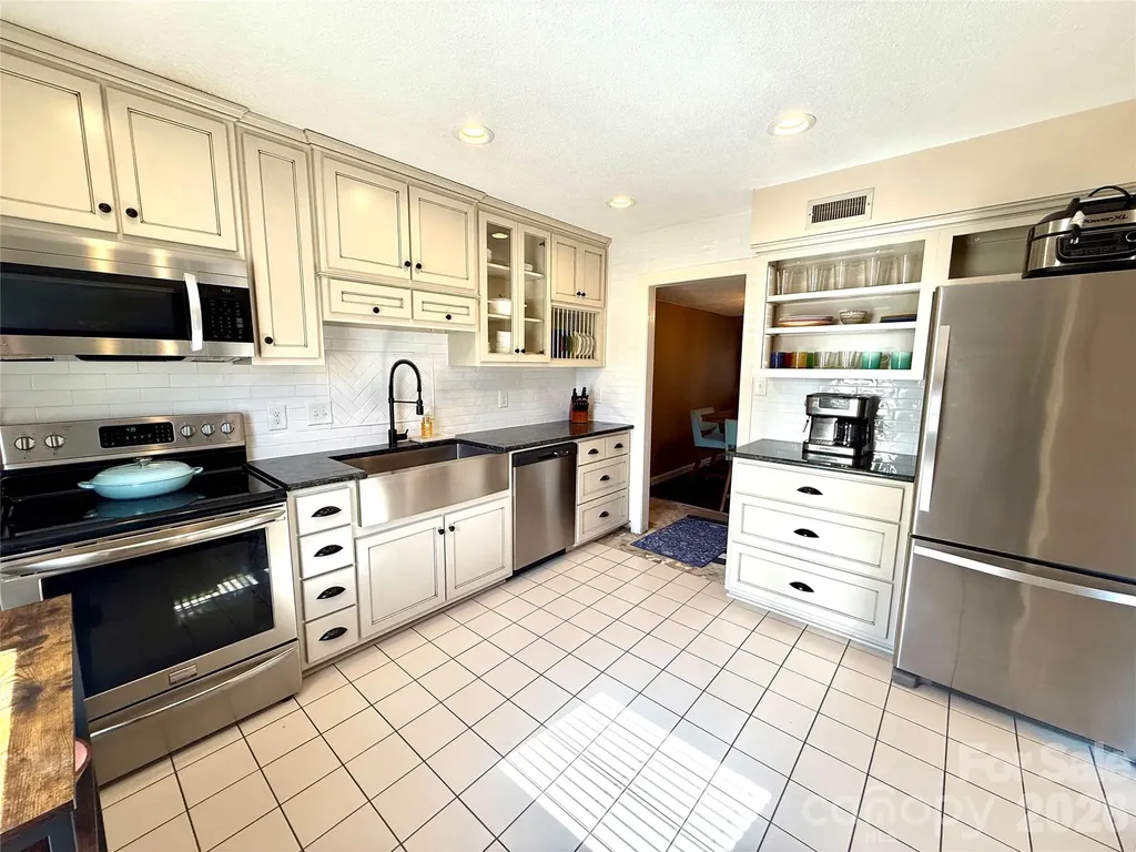 2705 North Center Street NW Hickory NC 28601