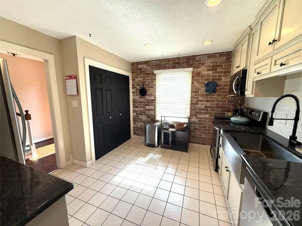 2705 North Center Street NW Hickory NC 28601